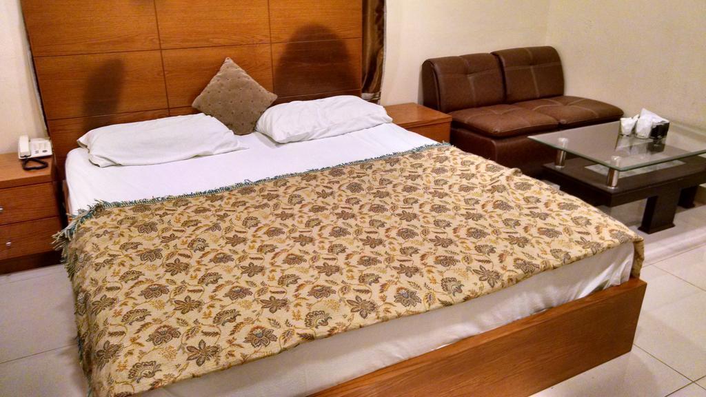Embassy Lodge Карачи Экстерьер фото